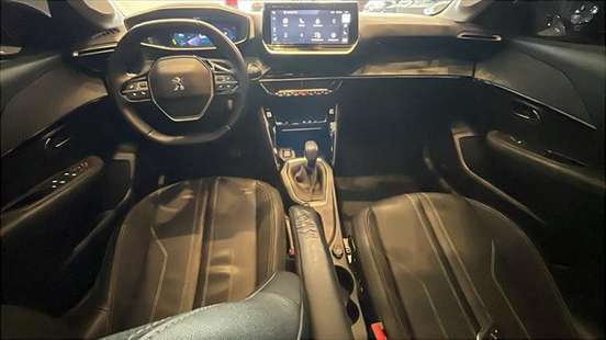 PEUGEOT-208-2022
