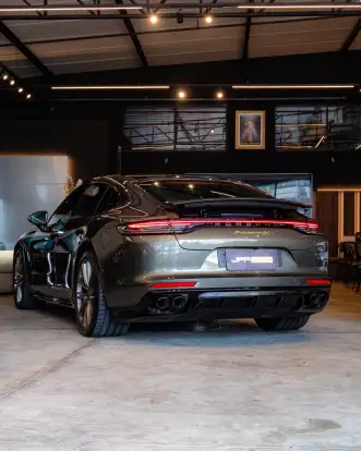 PORSCHE-PANAMERA-2023