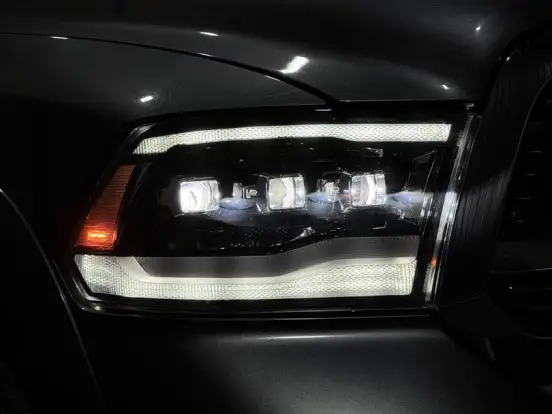 RAM-1500-5.7 V8 GASOLINA LIMITED NIGHT EDITION CD 4X4 AUTOMÁTICO RAM-1500-2023