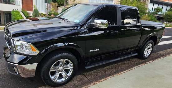 RAM-CLASSIC-5.7 V8 GASOLINA LARAMIE CD 4X4 AUTOMÁTICO RAM-CLASSIC-2023