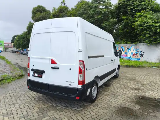 RENAULT-MASTER-2023