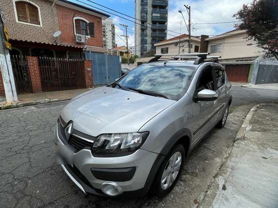 RENAULT-SANDERO-2016