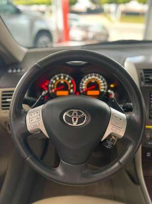 TOYOTA-COROLLA-2011