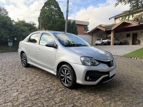 TOYOTA ETIOS 1.5 PLATINUM SEDAN 16V FLEX 4P AUTOMÁTICO