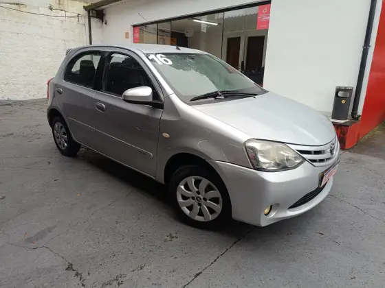 TOYOTA ETIOS 1.5 XS 16V FLEX 4P MANUAL TOYOTA ETIOS 1.5 XS 16V FLEX 4P MANUAL