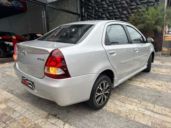 TOYOTA-ETIOS-2018