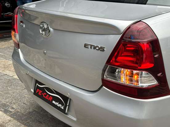 TOYOTA-ETIOS-1.5 PLATINUM SEDAN 16V FLEX 4P AUTOMÁTICO TOYOTA-ETIOS-2018