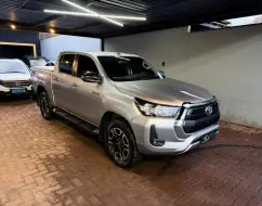 TOYOTA HILUX 2.8 D-4D TURBO DIESEL CD SRV 4X4 AUTOMÁTICO TOYOTA HILUX 2.8 D-4D TURBO DIESEL CD SRV 4X4 AUTOMÁTICO