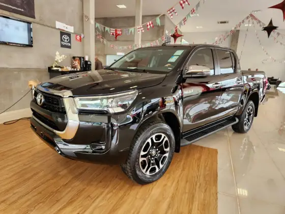 TOYOTA HILUX 2.8 D-4D TURBO DIESEL CD SRV 4X4 AUTOMÁTICO TOYOTA HILUX 2.8 D-4D TURBO DIESEL CD SRV 4X4 AUTOMÁTICO