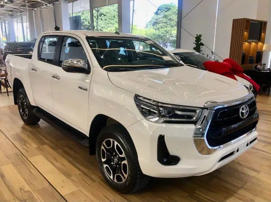 TOYOTA HILUX 2.8 D-4D TURBO DIESEL CD SRV 4X4 AUTOMÁTICO TOYOTA HILUX 2.8 D-4D TURBO DIESEL CD SRV 4X4 AUTOMÁTICO
