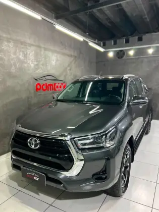 TOYOTA HILUX 2.8 D-4D TURBO DIESEL CD SRV 4X4 AUTOMÁTICO TOYOTA HILUX 2.8 D-4D TURBO DIESEL CD SRV 4X4 AUTOMÁTICO