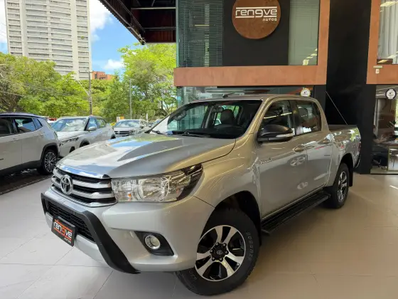 TOYOTA HILUX 2.8 SR 4X4 CD 16V DIESEL 4P AUTOMÁTICO TOYOTA HILUX 2.8 SR 4X4 CD 16V DIESEL 4P AUTOMÁTICO