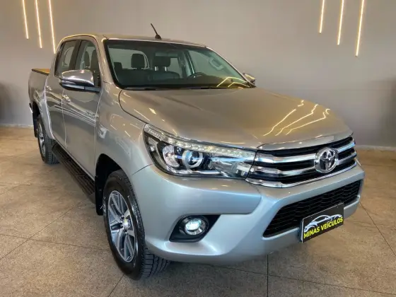 TOYOTA HILUX 2.8 SRX 4X4 CD 16V DIESEL 4P AUTOMÁTICO TOYOTA HILUX 2.8 SRX 4X4 CD 16V DIESEL 4P AUTOMÁTICO