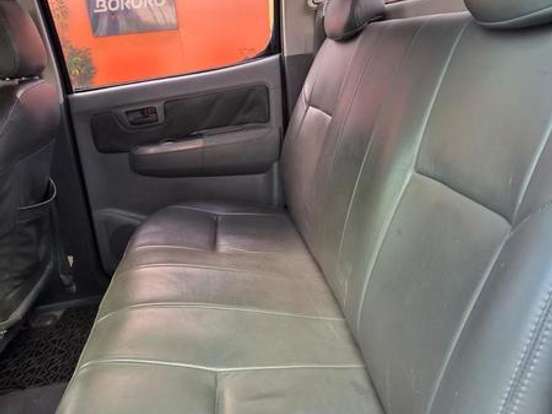 TOYOTA-HILUX-2.7 SR 4X2 CD 16V FLEX 4P AUTOMÁTICO TOYOTA-HILUX-2012