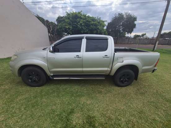 TOYOTA-HILUX-2009