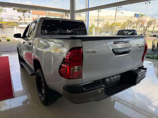 TOYOTA-HILUX-2025