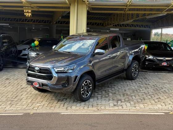 TOYOTA HILUX 2.8 D-4D TURBO DIESEL CD SRX PLUS 4X4 AUTOMÁTICO