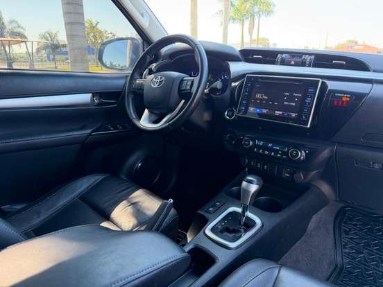 TOYOTA-HILUX-2019