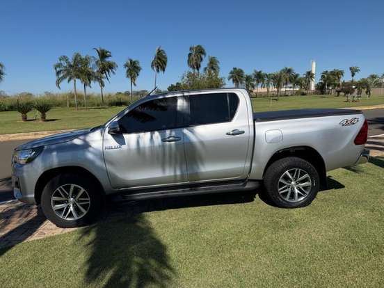 TOYOTA-HILUX-2019