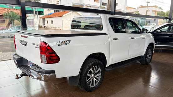 TOYOTA-HILUX-2019