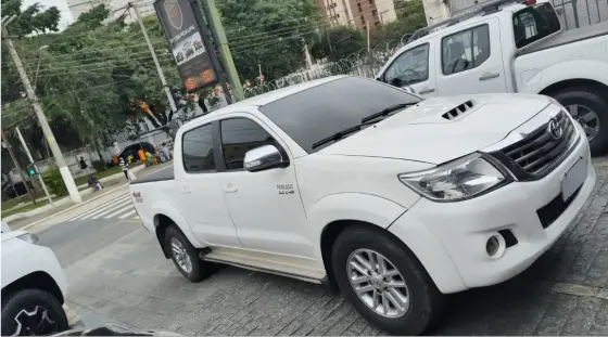 TOYOTA HILUX 3.0 SRV 4X4 CD 16V TURBO INTERCOOLER DIESEL 4P AUTOMÁTICO TOYOTA HILUX 3.0 SRV 4X4 CD 16V TURBO INTERCOOLER DIESEL 4P AUTOMÁTICO