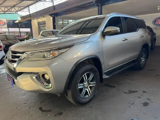 TOYOTA HILUX SW4 2.7 SRV 7 LUGARES 4X2 16V FLEX 4P AUTOMÁTICO TOYOTA HILUX SW4 2.7 SRV 7 LUGARES 4X2 16V FLEX 4P AUTOMÁTICO