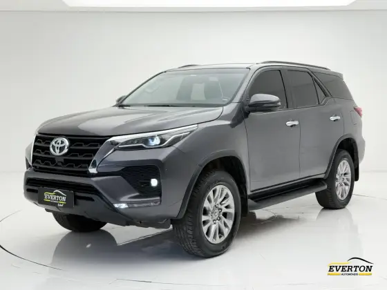 TOYOTA HILUX SW4 2.7 VVT-i FLEX SRV 7L 4X2 AUTOMÁTICO TOYOTA HILUX SW4 2.7 VVT-i FLEX SRV 7L 4X2 AUTOMÁTICO