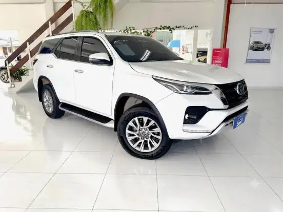 TOYOTA-HILUX SW4-2023