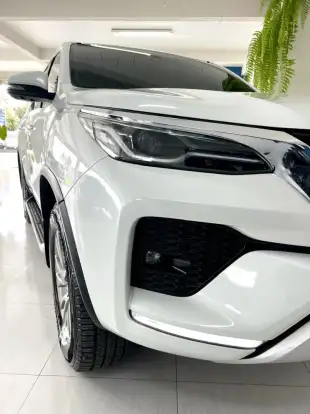 TOYOTA-HILUX SW4-2023