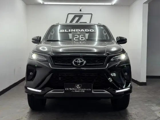 TOYOTA HILUX SW4 2.8 D-4D TURBO DIESEL SRX PLATINUM 4X4 AUTOMÁTICO