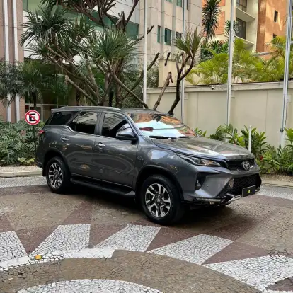 TOYOTA-HILUX SW4-2024