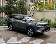 TOYOTA HILUX SW4 2.8 D-4D TURBO DIESEL SRX PLATINUM 7L 4X4 AUTOMÁTICO TOYOTA HILUX SW4 2.8 D-4D TURBO DIESEL SRX PLATINUM 7L 4X4 AUTOMÁTICO
