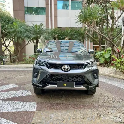 TOYOTA-HILUX SW4-2024