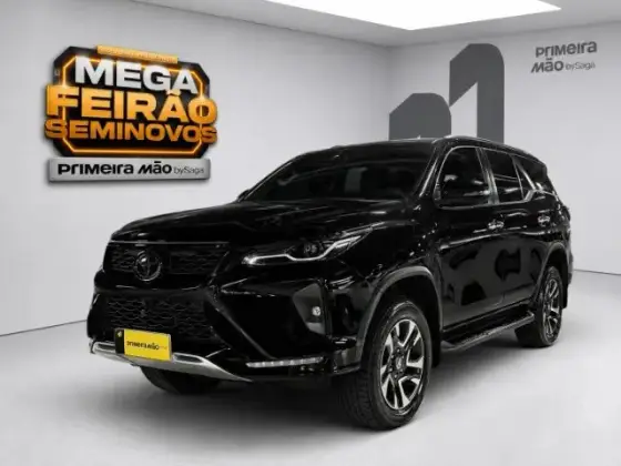 TOYOTA HILUX SW4 2.8 D-4D TURBO DIESEL SRX PLATINUM 7L 4X4 AUTOMÁTICO TOYOTA HILUX SW4 2.8 D-4D TURBO DIESEL SRX PLATINUM 7L 4X4 AUTOMÁTICO