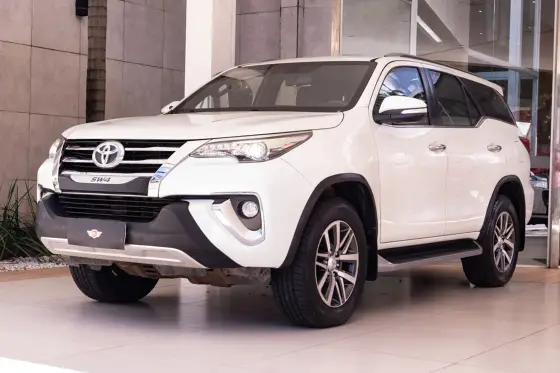 TOYOTA HILUX SW4 2.8 SRX 4X4 7 LUGARES 16V TURBO INTERCOOLER DIESEL 4P AUTOMÁTICO TOYOTA HILUX SW4 2.8 SRX 4X4 7 LUGARES 16V TURBO INTERCOOLER DIESEL 4P AUTOMÁTICO