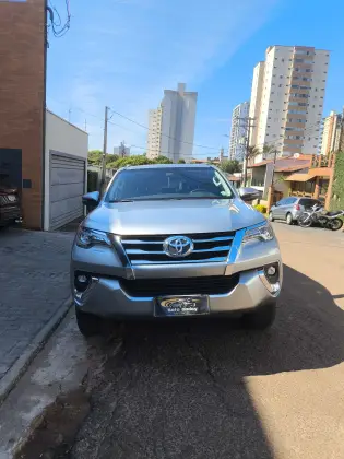 TOYOTA HILUX SW4 2.8 SRX 4X4 7 LUGARES 16V TURBO INTERCOOLER DIESEL 4P AUTOMÁTICO TOYOTA HILUX SW4 2.8 SRX 4X4 7 LUGARES 16V TURBO INTERCOOLER DIESEL 4P AUTOMÁTICO