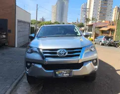 TOYOTA HILUX SW4 2.8 SRX 4X4 7 LUGARES 16V TURBO INTERCOOLER DIESEL 4P AUTOMÁTICO TOYOTA HILUX SW4 2.8 SRX 4X4 7 LUGARES 16V TURBO INTERCOOLER DIESEL 4P AUTOMÁTICO