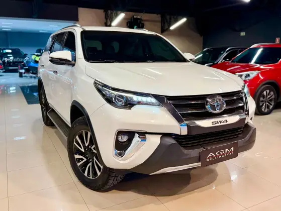 TOYOTA HILUX SW4 2.8 SRX DIAMOND 4X4 7 LUGARES 16V TURBO INTERCOOLER DIESEL 4P AUTOMÁTICO TOYOTA HILUX SW4 2.8 SRX DIAMOND 4X4 7 LUGARES 16V TURBO INTERCOOLER DIESEL 4P AUTOMÁTICO
