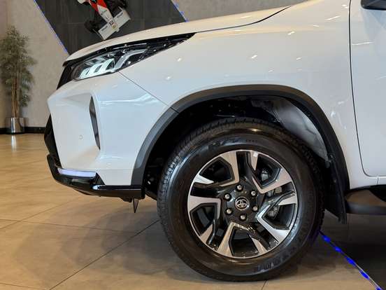 TOYOTA-HILUX SW4-2026