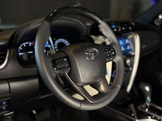 TOYOTA-HILUX SW4-2026