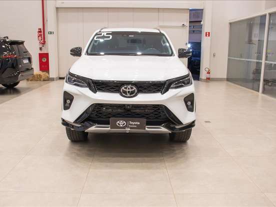 TOYOTA-HILUX SW4-2.8 D-4D TURBO DIESEL SRX PLATINUM 4X4 AUTOMÁTICO TOYOTA-HILUX SW4-2025