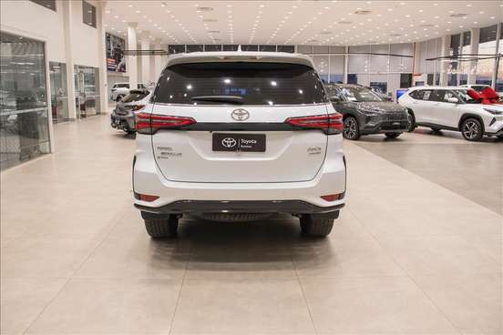 TOYOTA-HILUX SW4-2025