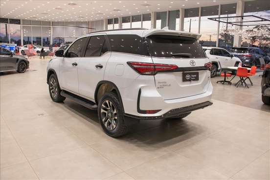 TOYOTA-HILUX SW4-2025