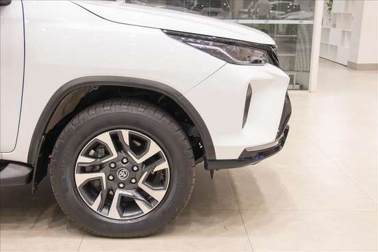 TOYOTA-HILUX SW4-2025