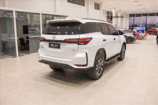 TOYOTA-HILUX SW4-2025