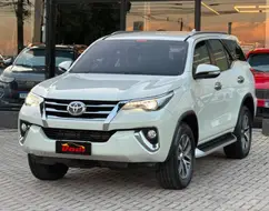 TOYOTA HILUX SW4 2.8 SRX 4X4 7 LUGARES 16V TURBO INTERCOOLER DIESEL 4P AUTOMÁTICO TOYOTA HILUX SW4 2.8 SRX 4X4 7 LUGARES 16V TURBO INTERCOOLER DIESEL 4P AUTOMÁTICO