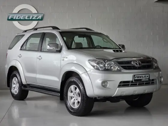 TOYOTA HILUX SW4 3.0 SRV 4X4 16V TURBO INTERCOOLER DIESEL 4P AUTOMÁTICO TOYOTA HILUX SW4 3.0 SRV 4X4 16V TURBO INTERCOOLER DIESEL 4P AUTOMÁTICO