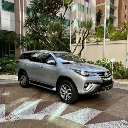 TOYOTA HILUX SW4 4.0 SRX 4X4 7 LUGARES V6 24V GASOLINA 4P AUTOMÁTICO TOYOTA HILUX SW4 4.0 SRX 4X4 7 LUGARES V6 24V GASOLINA 4P AUTOMÁTICO