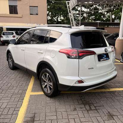 TOYOTA-RAV4-2018