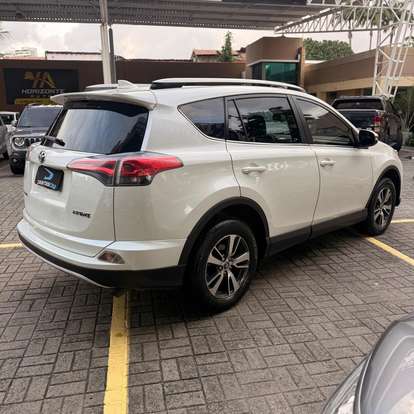 TOYOTA-RAV4-2018